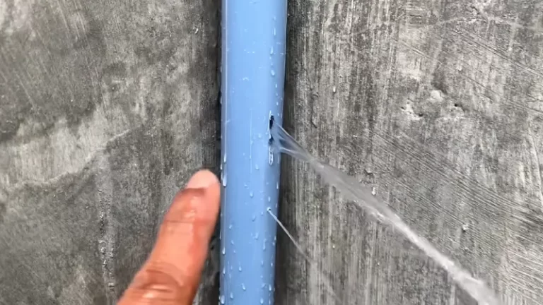 how to stop a leaking pipe with water in it